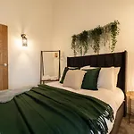 Peaceful Returns - 2 Bed House Near Roundhay Park * Λιντς