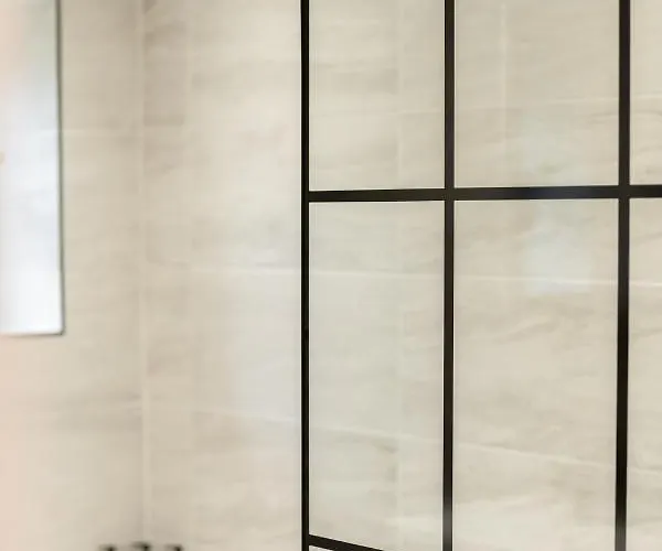 Apartment Peaceful Returns - 2 Bed House Near Roundhay Park Leeds (West Yorkshire)