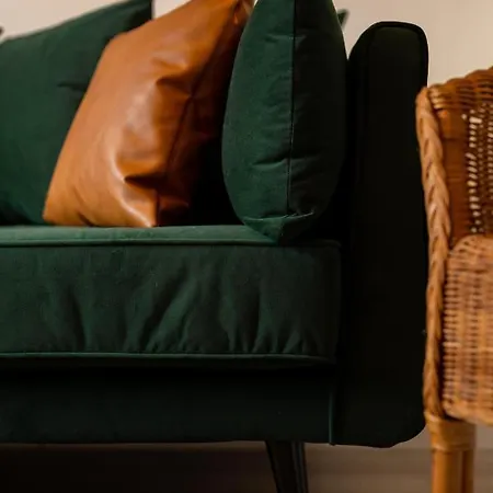 Peaceful Returns - 2 Bed House Near Roundhay Park * Leeds