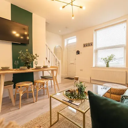 Peaceful Returns - 2 Bed House Near Roundhay Park Apartman Leeds