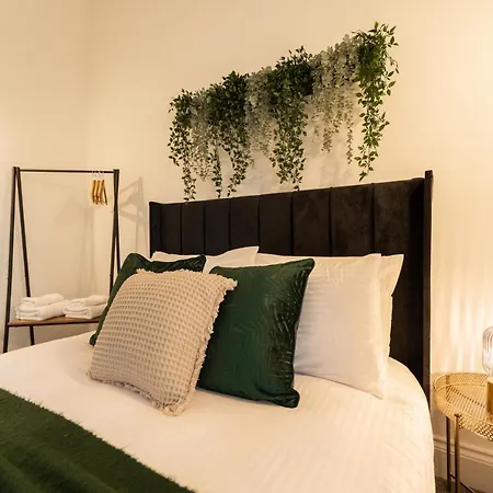 Peaceful Returns - 2 Bed House Near Roundhay Park Apartman Leeds