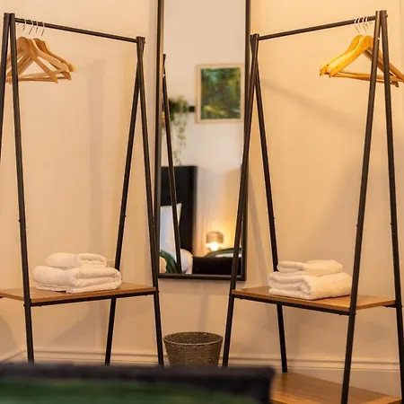 Apartman Peaceful Returns - 2 Bed House Near Roundhay Park *