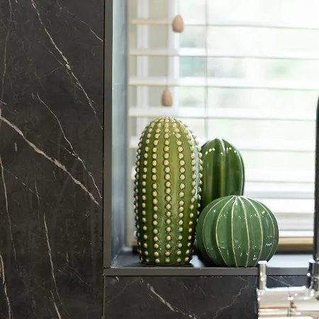 Peaceful Returns - 2 Bed House Near Roundhay Park *