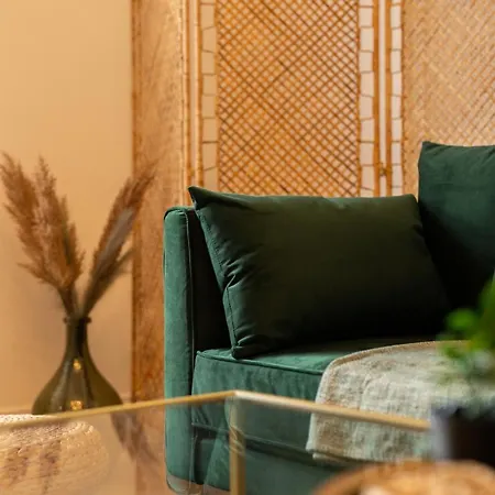 Peaceful Returns - 2 Bed House Near Roundhay Park