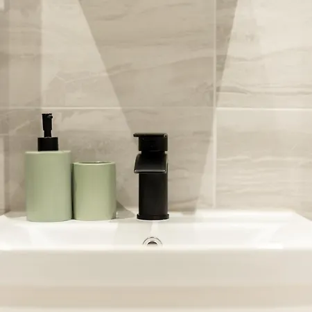 Apartman Peaceful Returns - 2 Bed House Near Roundhay Park