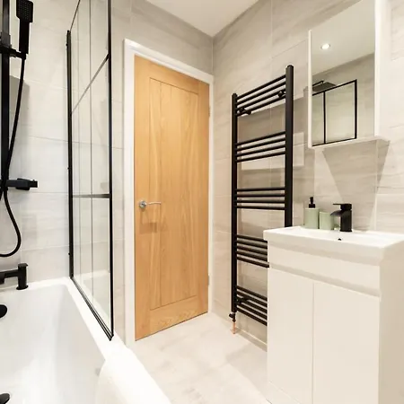 Peaceful Returns - 2 Bed House Near Roundhay Park Lejlighed