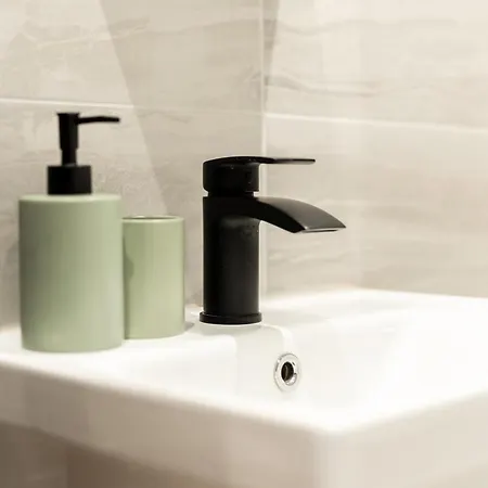 Peaceful Returns - 2 Bed House Near Roundhay Park Lejlighed