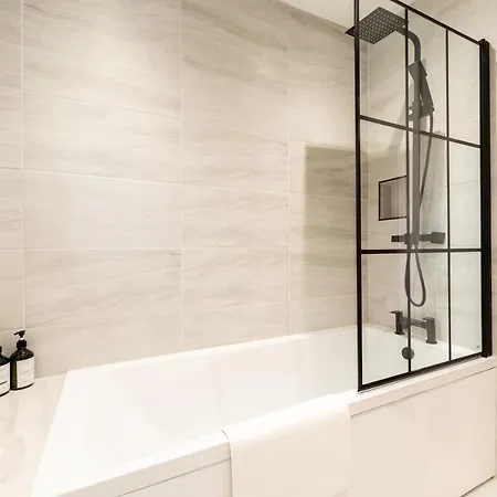 Peaceful Returns - 2 Bed House Near Roundhay Park Apartman