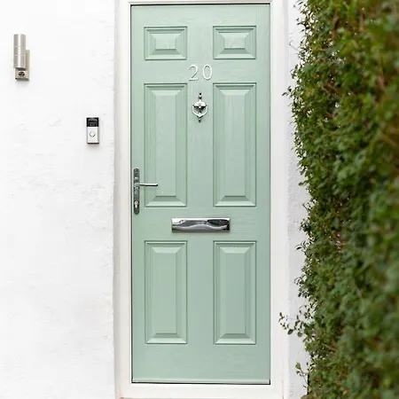 Peaceful Returns - 2 Bed House Near Roundhay Park *