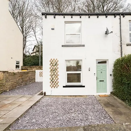 Peaceful Returns - 2 Bed House Near Roundhay Park *