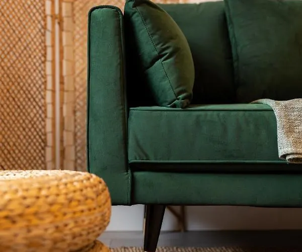 Peaceful Returns - 2 Bed House Near Roundhay Park Leeds (West Yorkshire)