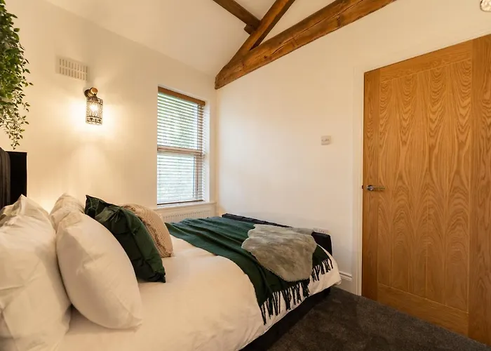 Peaceful Returns - 2 Bed House Near Roundhay Park * Leeds (West Yorkshire)