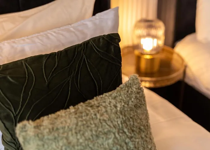 Peaceful Returns - 2 Bed House Near Roundhay Park