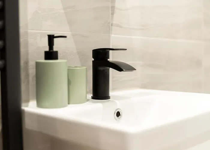 Peaceful Returns - 2 Bed House Near Roundhay Park 公寓