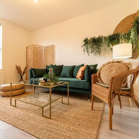 Peaceful Returns - 2 Bed House Near Roundhay Park リーズ