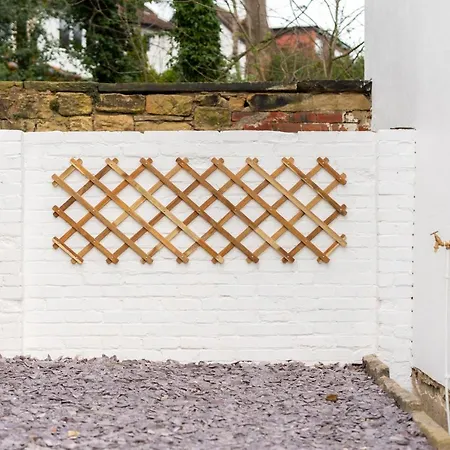 Peaceful Returns - 2 Bed House Near Roundhay Park アパート リーズ