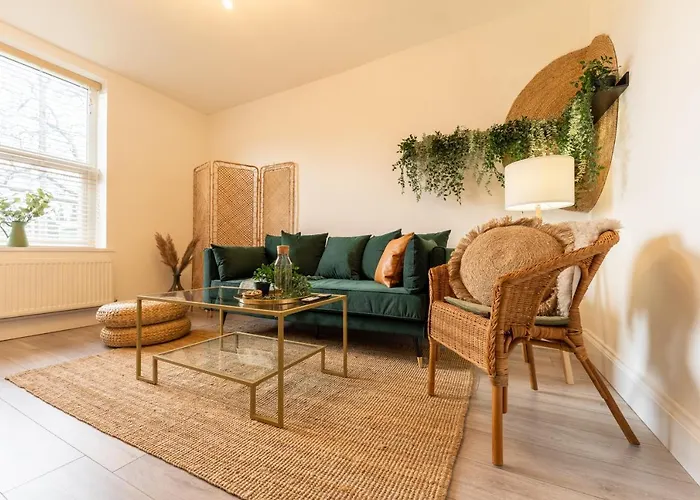 Peaceful Returns - 2 Bed House Near Roundhay Park 리즈