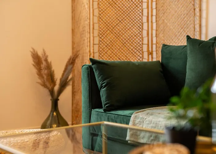 Peaceful Returns - 2 Bed House Near Roundhay Park